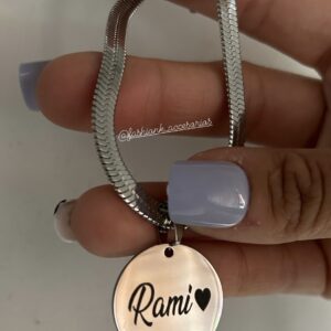 Pulsera con nombre grabado