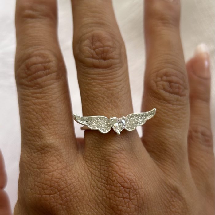 Anillo alitas corazón acero talle talle 18-19