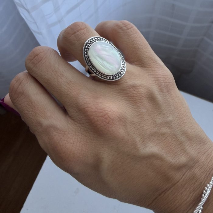 Anillo tipo nácar talle 17-18 acero