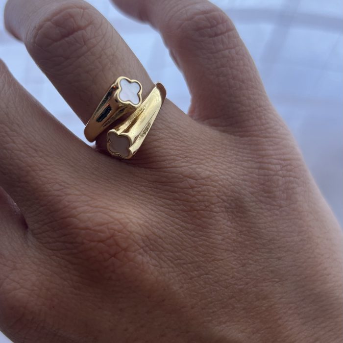 Anillo flor nácar ajustable acero dorado