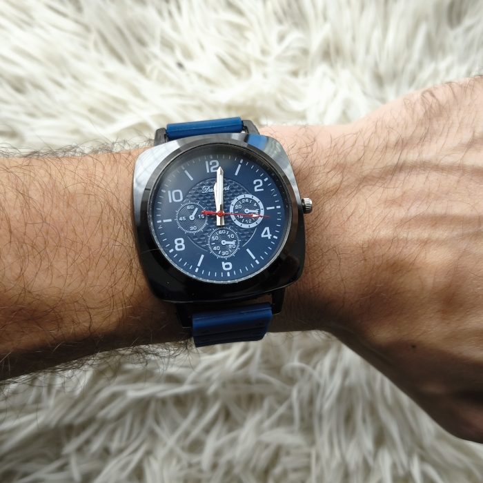 Reloj goma azul borde negro