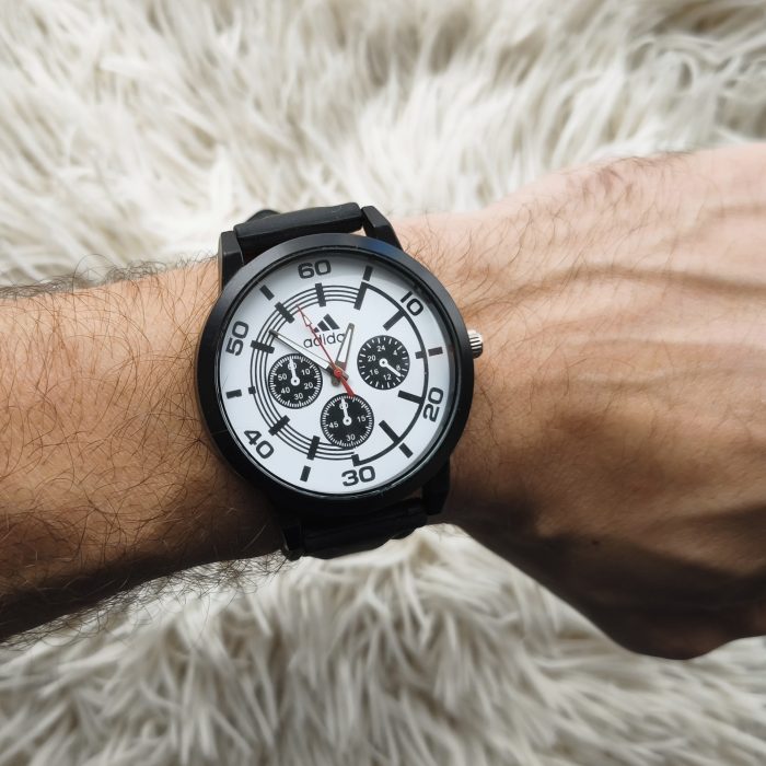 Reloj goma negro y blanco sport