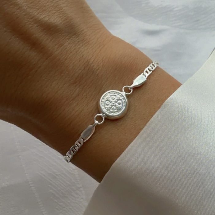 Pulsera san Benito enchapada en plata