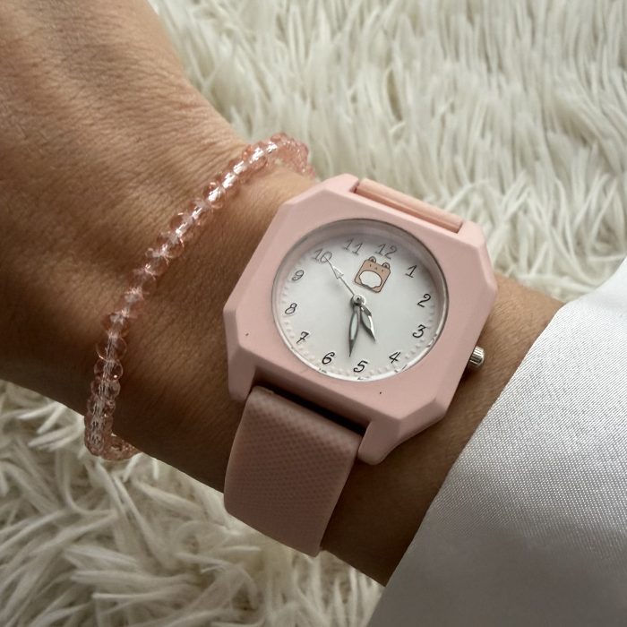 Reloj cuadrado rosa pastel